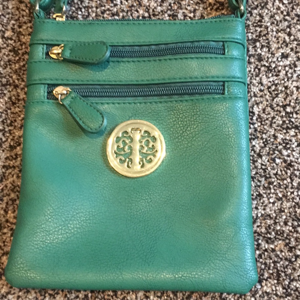 Green crossbody bag